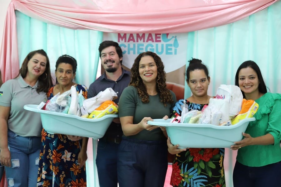 Seas entrega kits do Mamãe Cheguei e cartão do Crescendo Bem no CRAS em Alta Floresta - News Rondônia