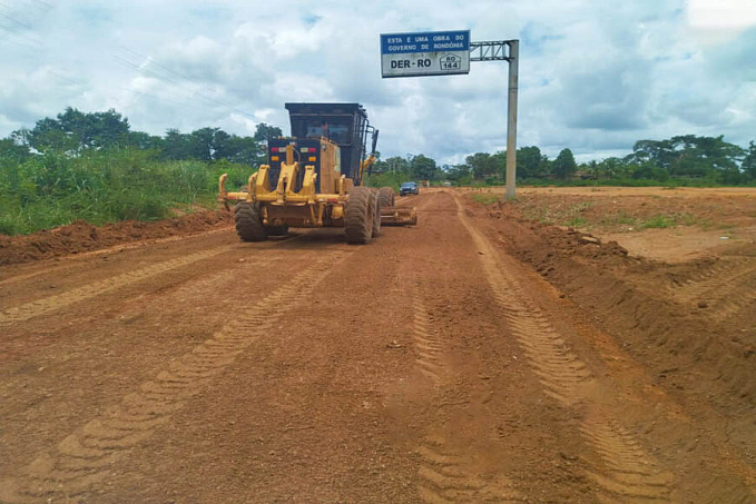 Obras de manutenção: DER executa obra de patrolamento e encascalhamento na Rodovia 144 - News Rondônia