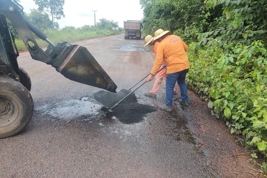 DER conclui manutenção e recuperação da RO-267 e RO-135 em Castanheiras - News Rondônia