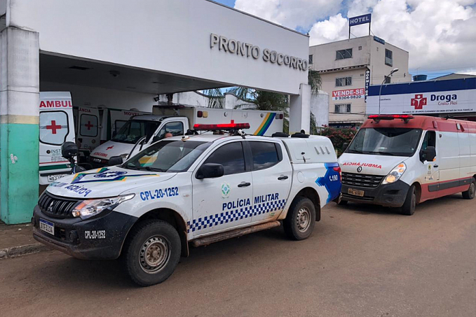 Jovem leva vários tiros após ter casa invadida por dupla criminosa na zona leste - News Rondônia