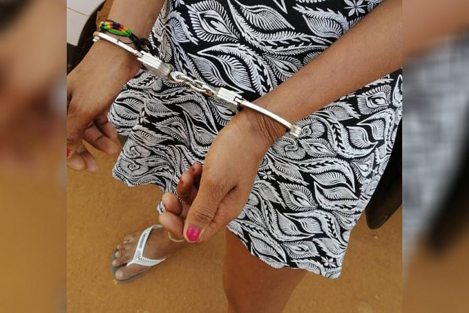 Condenada por assalto, foragida de 26 anos tenta enganar policiais com nome falso e acaba presa em flagrante - News Rondônia