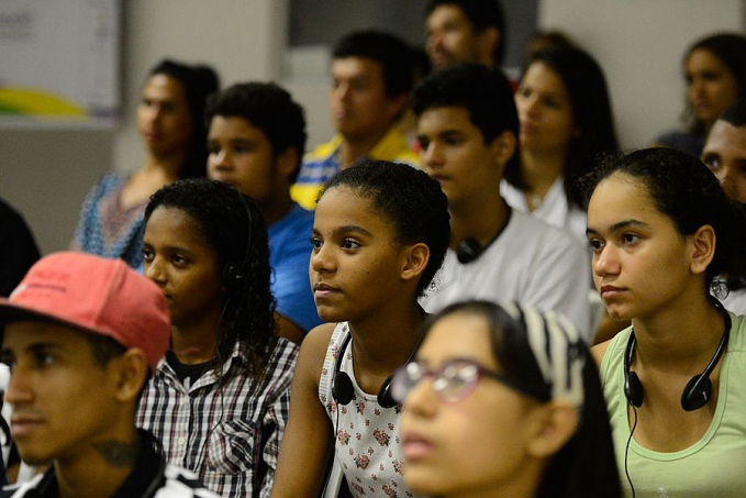 Pobreza e violência pioram saúde mental de jovens - News Rondônia