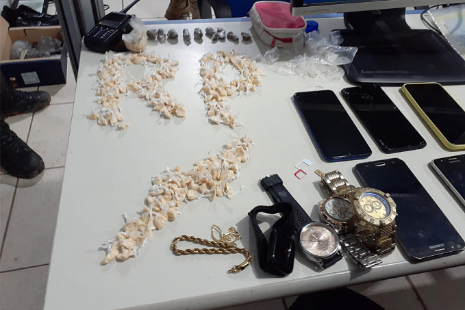 Moradora de rua é presa após furtar arma de médico legista e vender em boca de fumo - News Rondônia