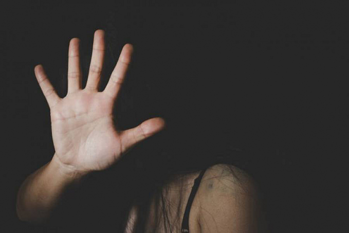 Pastor acusado de estuprar a própria esposa e ameaçar deformar o rosto dela com água fervendo está foragido em Cerejeiras - News Rondônia