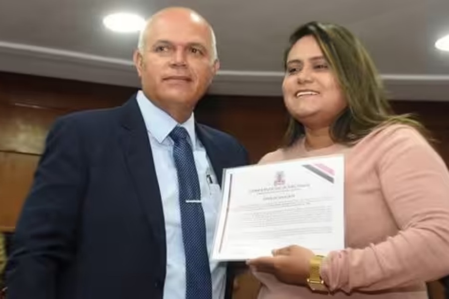 Mulher salva criança autista que caiu do 3º andar e é homenageada - News Rondônia
