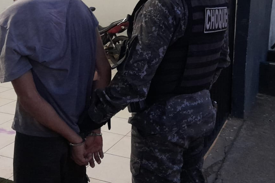 Homem é surrado pela população após usar faca para fazer assalto - News Rondônia