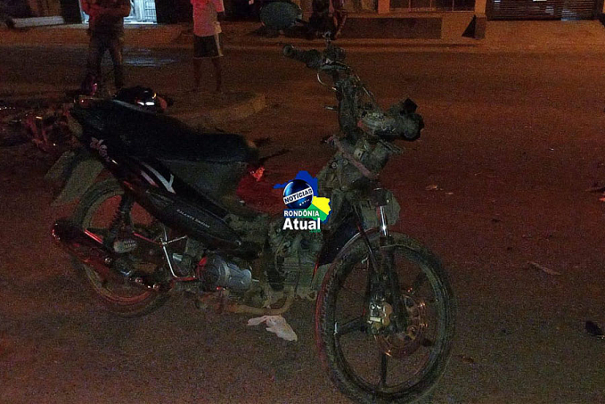 Jovens sofrem escoriações após acidente entre duas motocicletas - News Rondônia