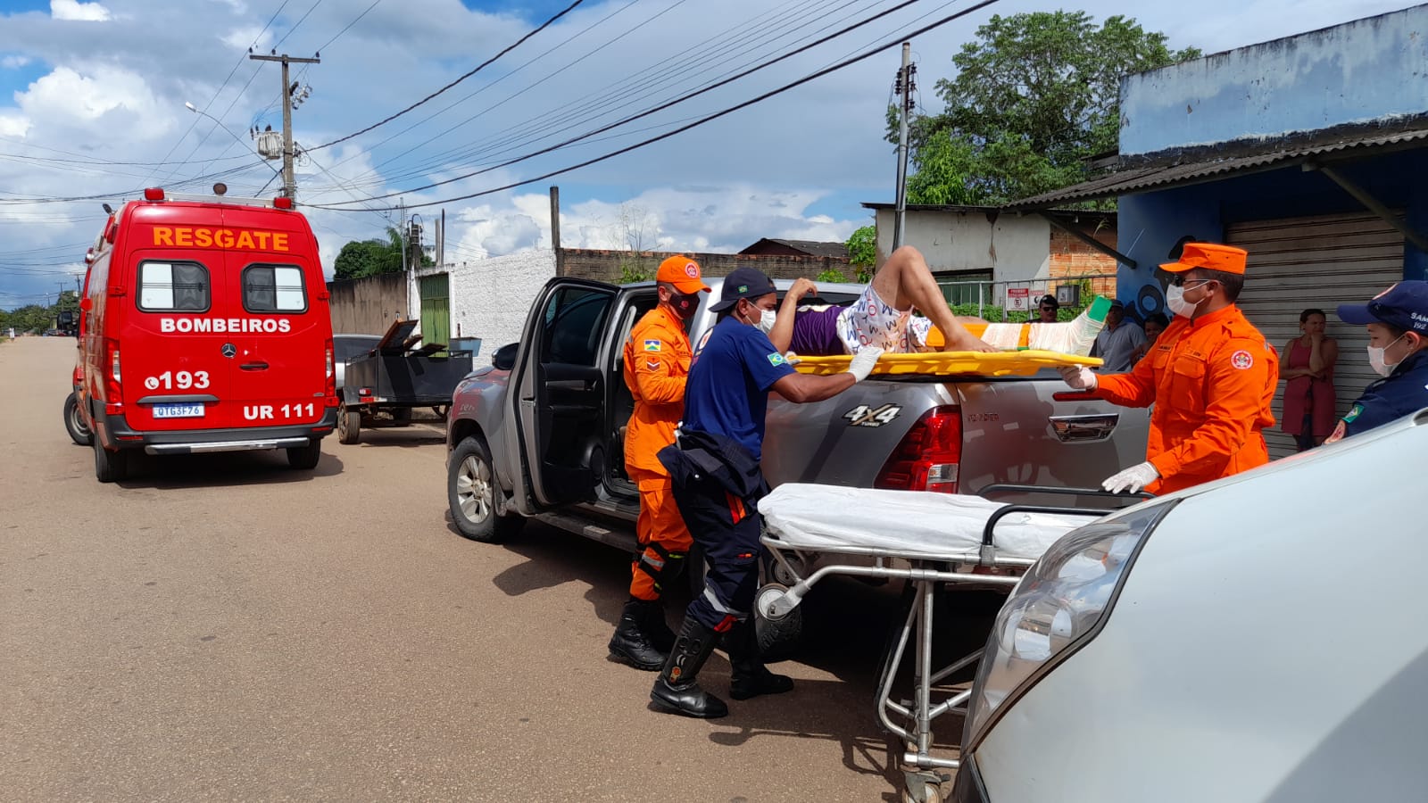 GRAVE - Hilux invade preferencial e causa acidente impressionante na Avenida Mamoré - News Rondônia