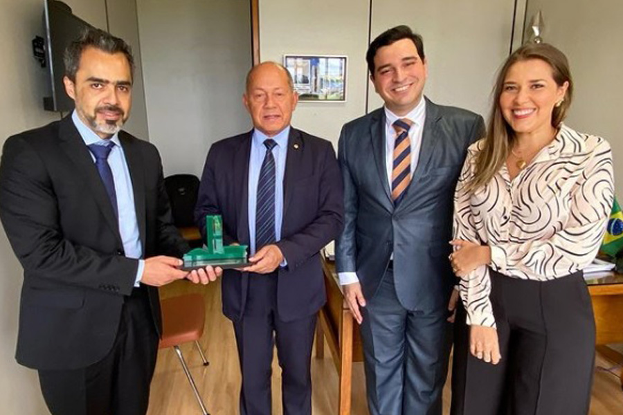 Deputado Federal, Coronel Chrisóstomo, recebe troféu Bom Parlamentar da equipe de ranking dos políticos - News Rondônia