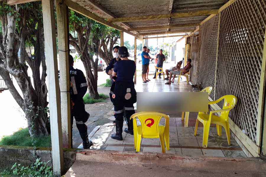 IDENTIFICADO: Homem morre em calçada de bar depois de passar mal próximo do Samu - News Rondônia