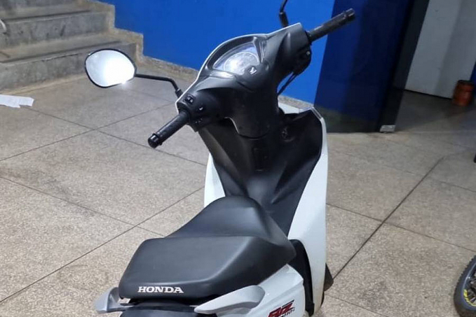 Durante roubo de motoneta, vítima é dopada e suspeita identificada através de crachá - News Rondônia