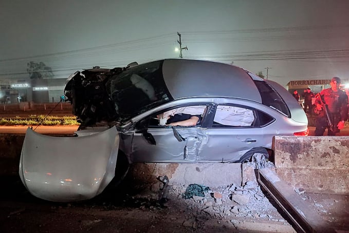 SEM CONTROLE: Motorista fica preso entre as ferragens após fugir da PM e causar acidente na BR-364 - News Rondônia