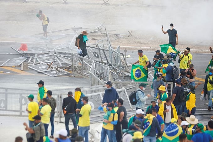 Manifestantes invadem Congresso, Planalto e STF - News Rondônia