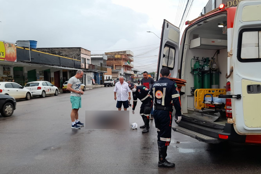 URGENTE: Carro invade preferencial e causa acidente com mãe e filho em moto - News Rondônia
