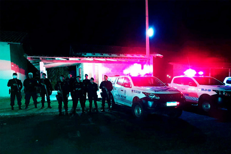 BANDIDAGEM - Criminosos invadem fazenda, deixam vítimas amarradas e roubam Fiat Strada - News Rondônia