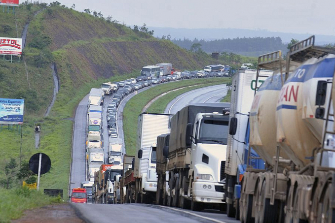 Caminhoneiros voltam a bloquear rodovias em ao menos três estados - News Rondônia