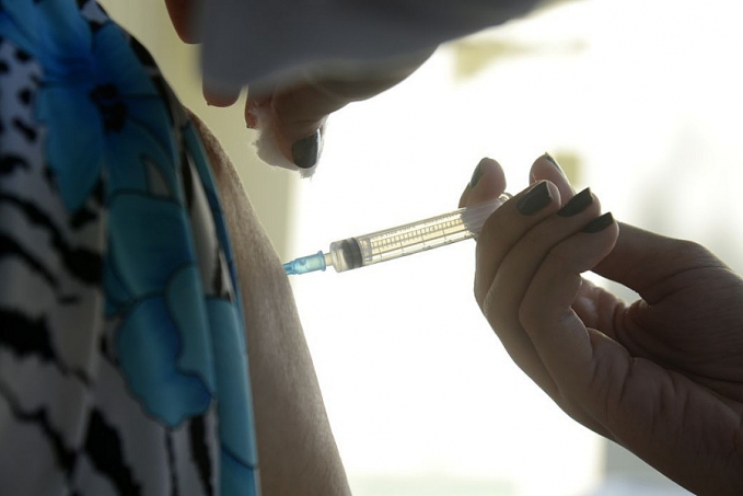 DF vacina com 4ª dose pessoas de 50 anos ou mais contra covid-19 - News Rondônia