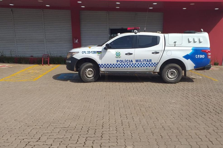 Bandidos encapuzados roubam mais de R$3 mil reais de farmácia no centro de Porto Velho - News Rondônia