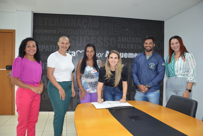 Prefeitura de Ariquemes assina termo de fomento com entidade que acolhe mulheres vítimas de violência doméstica - News Rondônia