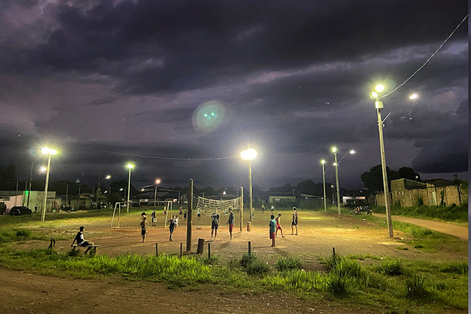 Iluminação é revitalizada em campo na zona sul a pedido do vereador Edimilson Dourado - News Rondônia