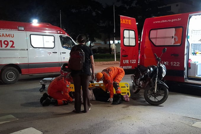 Motoqueiro causa acidente após furar sinal vermelho e foge sem ajudar a vitima - News Rondônia