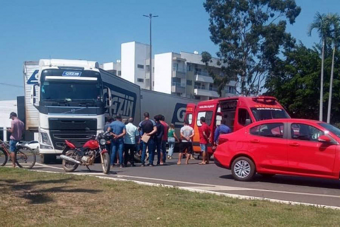 Atingida por caminhão em rotatória da BR 364, em Vilhena, mulher tem braço dilacerado e é socorrida em estado gravíssimo - News Rondônia