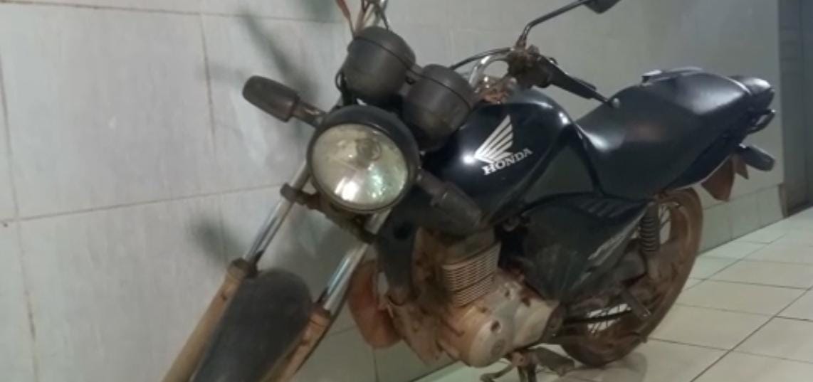 Apenado com tornozeleira desligada e namorada são presos com arma na zona sul - News Rondônia