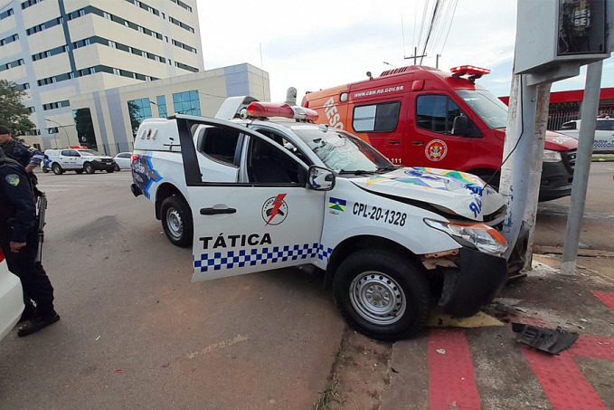 Policiais da Força Tática ficam feridos em grave acidente no centro - News Rondônia