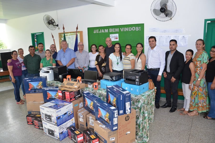 Ismael Crispin participa de entrega equipamentos de informática em duas escolas de Buritis - News Rondônia