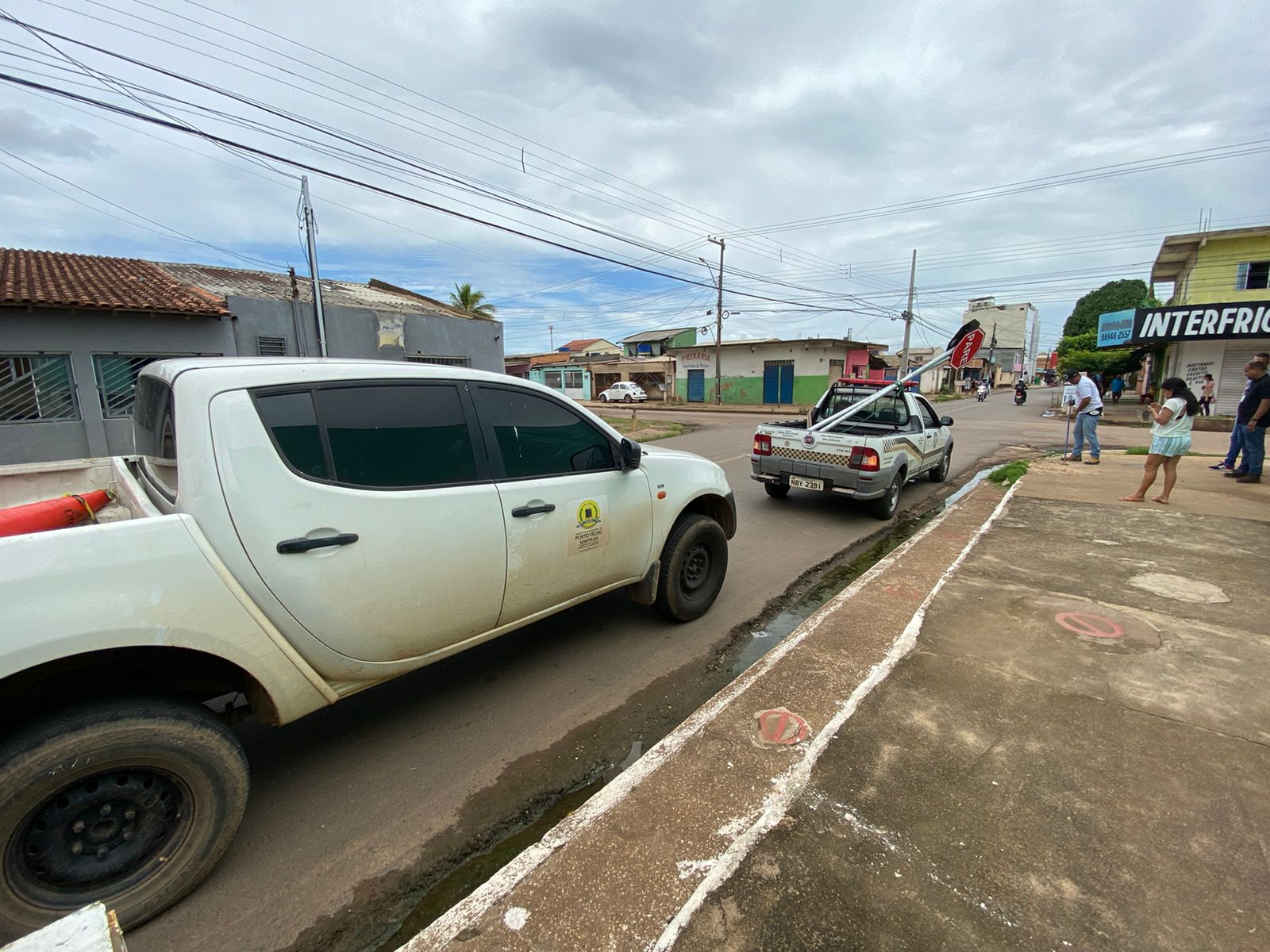 Semtran instala sinalização em cruzamento com alto índice de acidentes a pedido do vereador Edimilson Dourado - News Rondônia