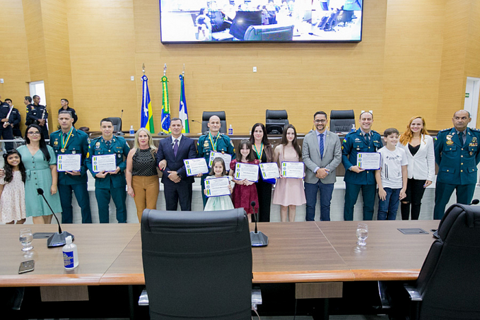 Deputado Anderson Pereira entrega Voto de Louvor e Medalha do Mérito Legislativo - News Rondônia