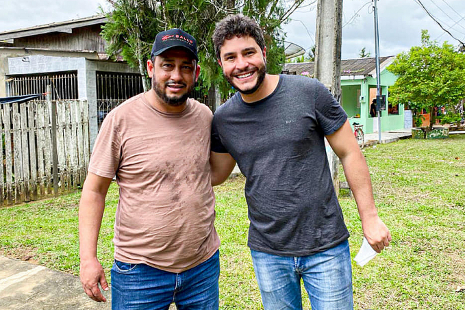 Vereador Wanoel Martins faz entregas de uniformes e materiais esportivos no Distrito de Calama - News Rondônia