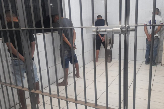 DESARTICULADA - Quadrilha é presa com armas e drogas após apenado ser preso em motel com garota de programa - News Rondônia