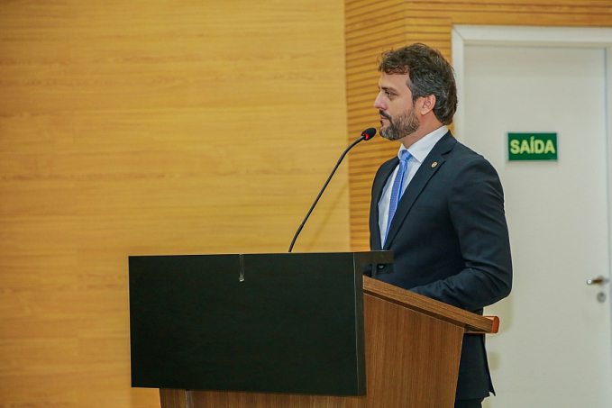 Aval da CCJR para criar biblioteca na ALE é vitória dos estudantes, diz deputado Lucas Torres - News Rondônia