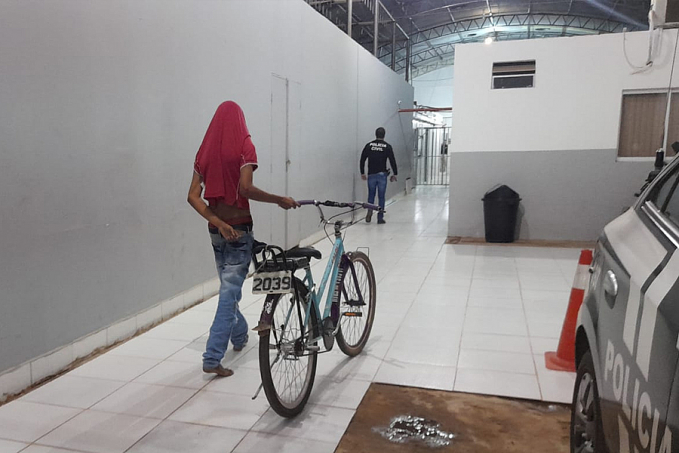 APANHOU: Adolescente é surrado após furtar bicicleta em obra no Corpo de Bombeiros - News Rondônia