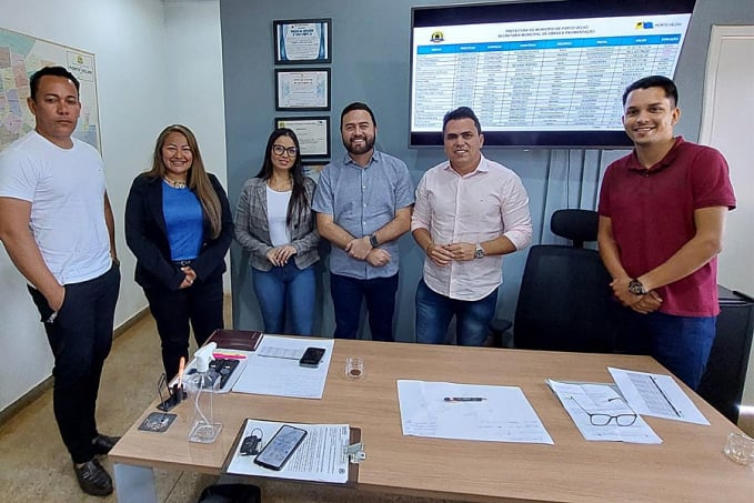 Vereador Edimilson Dourado se reúne na SEMOB e busca asfalto para bairros da zona sul - News Rondônia