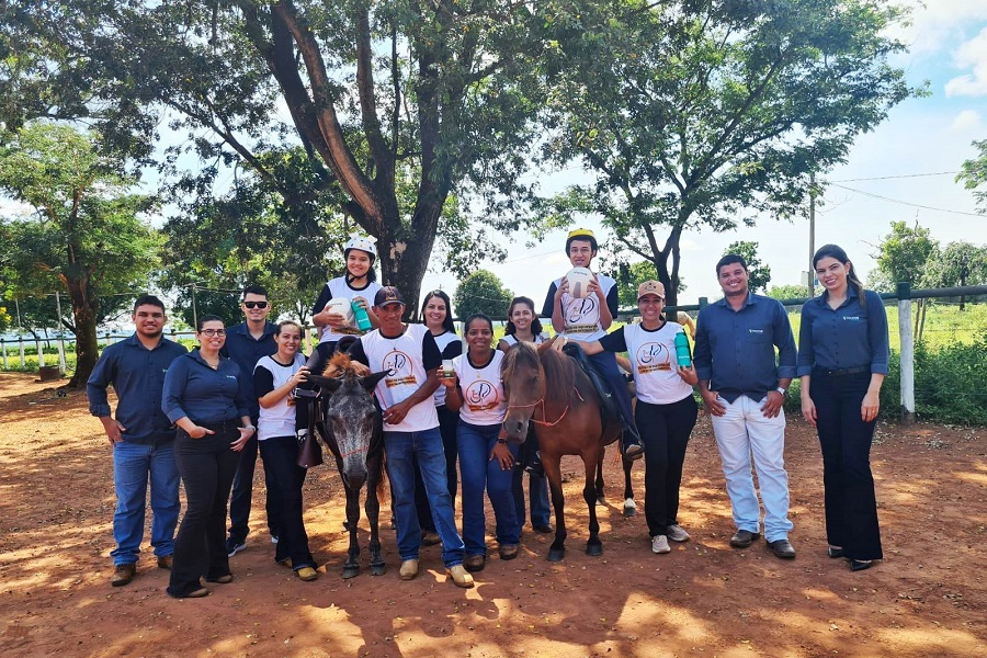 Projeto social de terapia com cavalos tem o apoio do Sicoob Fronteiras em Rio Verde (MS) - News Rondônia