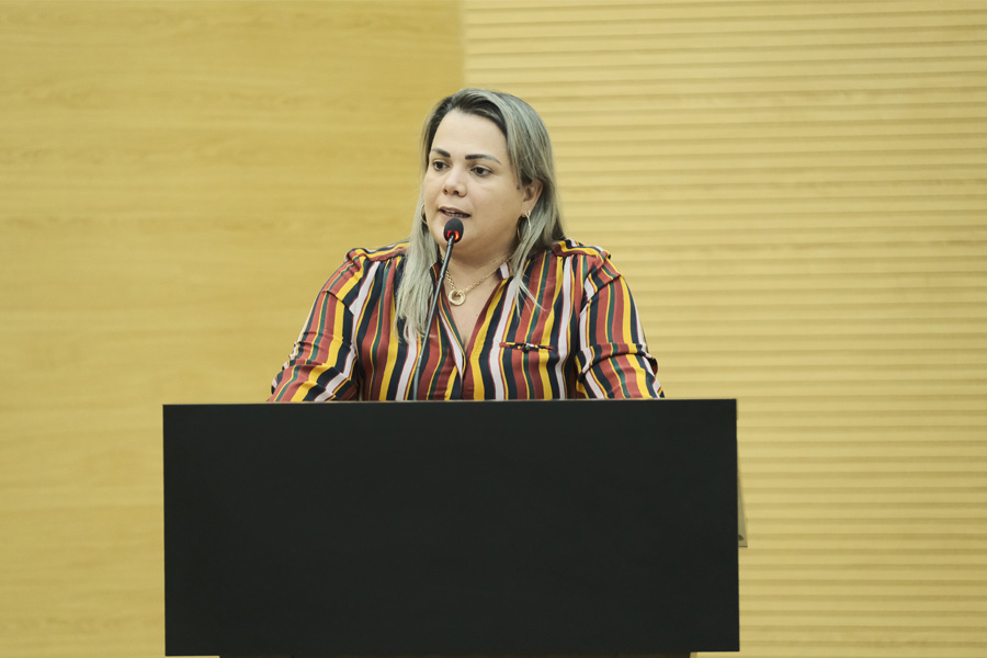 Medida para facilitar o acesso de famílias à tarifa social de energia é solicitada por Cláudia de Jesus - News Rondônia