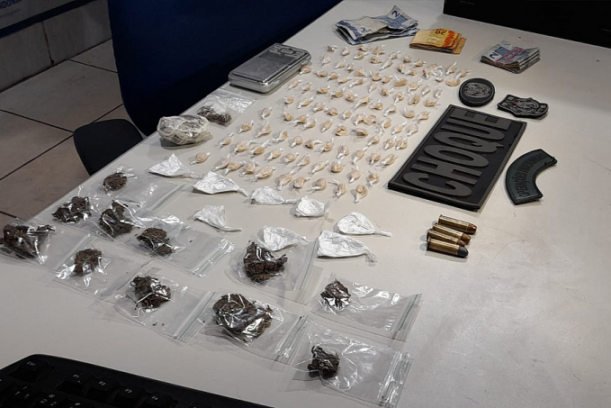 PARA CONSUMO: Dupla é presa com mais de 100 porções de drogas em residência na zona leste - News Rondônia