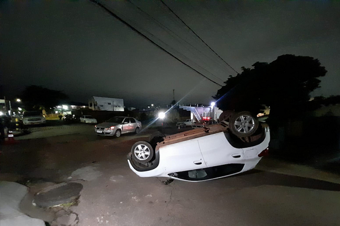 ATUALIZADA: Motorista de aplicativo capota em acidente no centro de Porto Velho - Vídeo - News Rondônia