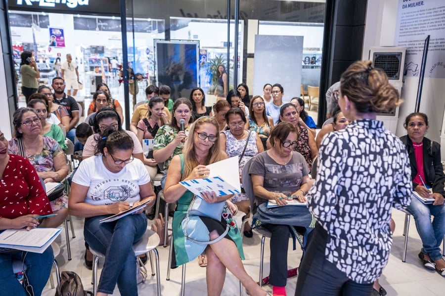 Mulheres participam de oficina sobre educação financeira - News Rondônia