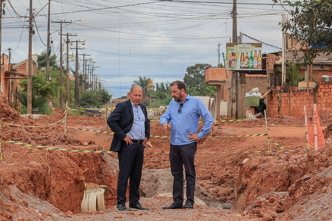Prefeito Hildon Chaves fiscaliza andamento de obras no bairro Três Marias - News Rondônia