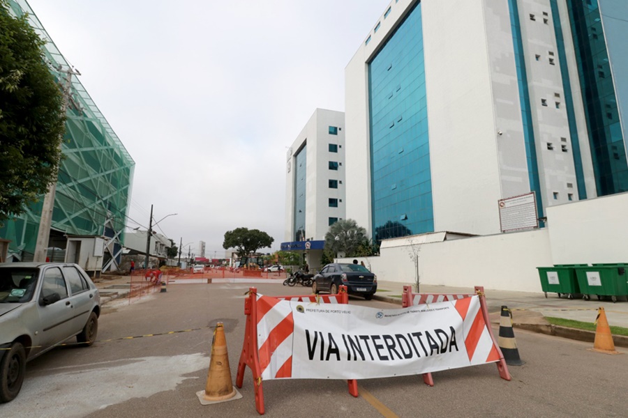 Trecho da rua Jamari é bloqueado em função de obra de interesse público - News Rondônia