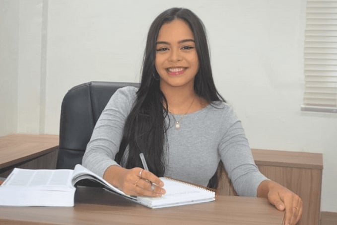 Aluna de escola pública é 1ª em concurso da PM e desbanca 30 mil inscritos - News Rondônia