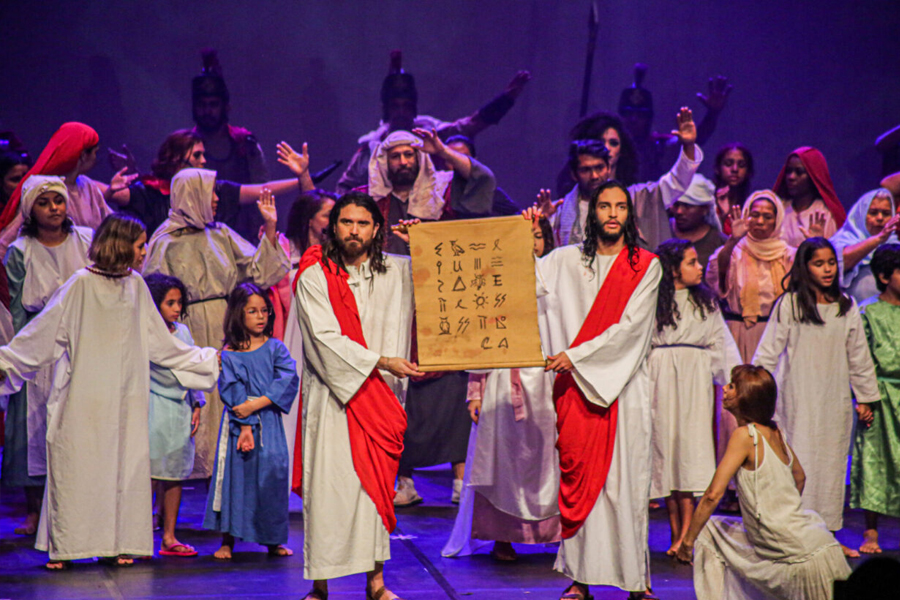 Cerca de três toneladas de alimentos são arrecadadas com a apresentação do espetáculo teatral O Homem de Nazaré - News Rondônia
