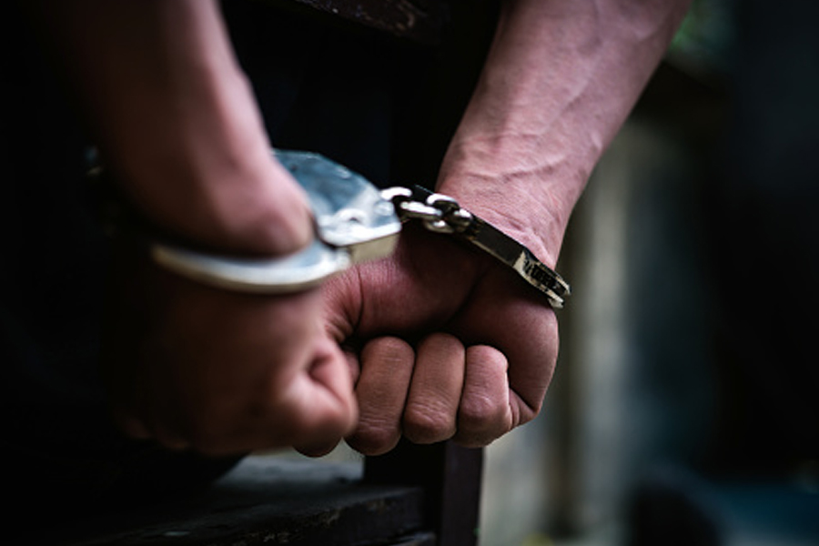 CONFUSÃO: Suspeito é preso após ameaça em conveniência e reaçâo de Policial Civil - News Rondônia