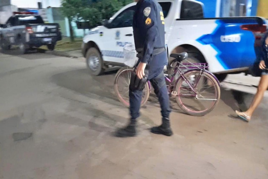 Adolescentes são apreendidos tentando furtar bicicleta em estacionamento de supermercado - News Rondônia