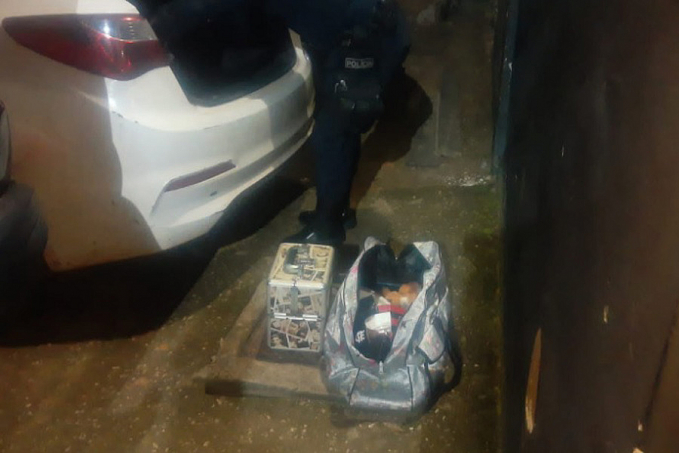 ROUBO E PERSEGUIÇÃO - Trio em carro de aplicativo é preso após roubo a residência na zona leste - News Rondônia
