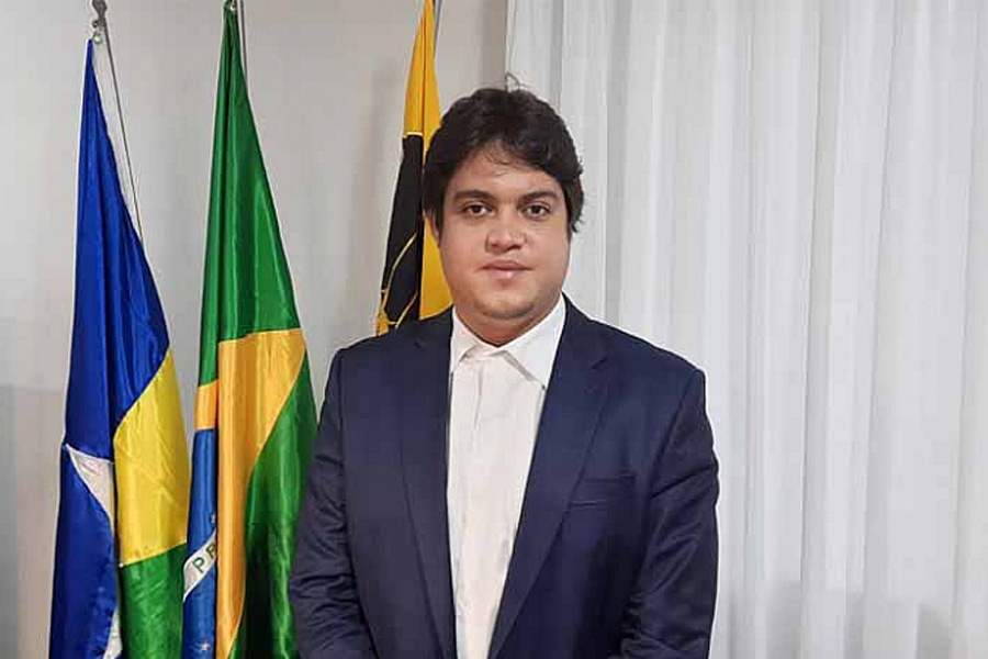 Vereador Rai Ferreira tem pedido atendido para serviço de tapa-buraco na rua Oleiros - News Rondônia
