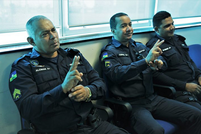 Policiais militares recebem capacitação para atendimento com Língua Brasileira de Sinais - News Rondônia